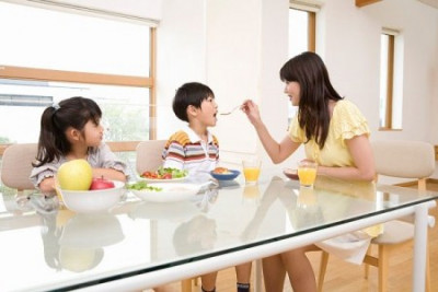 3 việc bố mẹ không nên làm hộ con