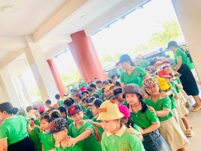 HOẠT ĐỘNG TRẢI NGHIỆM " THAM QUAN TRƯỜNG TIỂU HỌC" CỦA CÁC BÉ TRƯỜNG MẦM NON TUỔI THƠ
