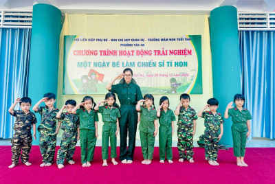 HOẠT ĐỘNG TRẢI NGHIỆM " BÉ LÀM CHÚ BỘ ĐỘI"