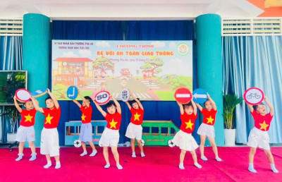 BÉ VỚI AN TOÀN GIAO THÔNG
