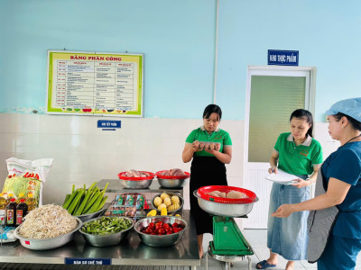 TRƯỜNG MẦM NON TUỔI THƠ TĂNG CƯỜNG KIỂM TRA, GIÁM SÁT AN TOÀN THỰC PHẨM