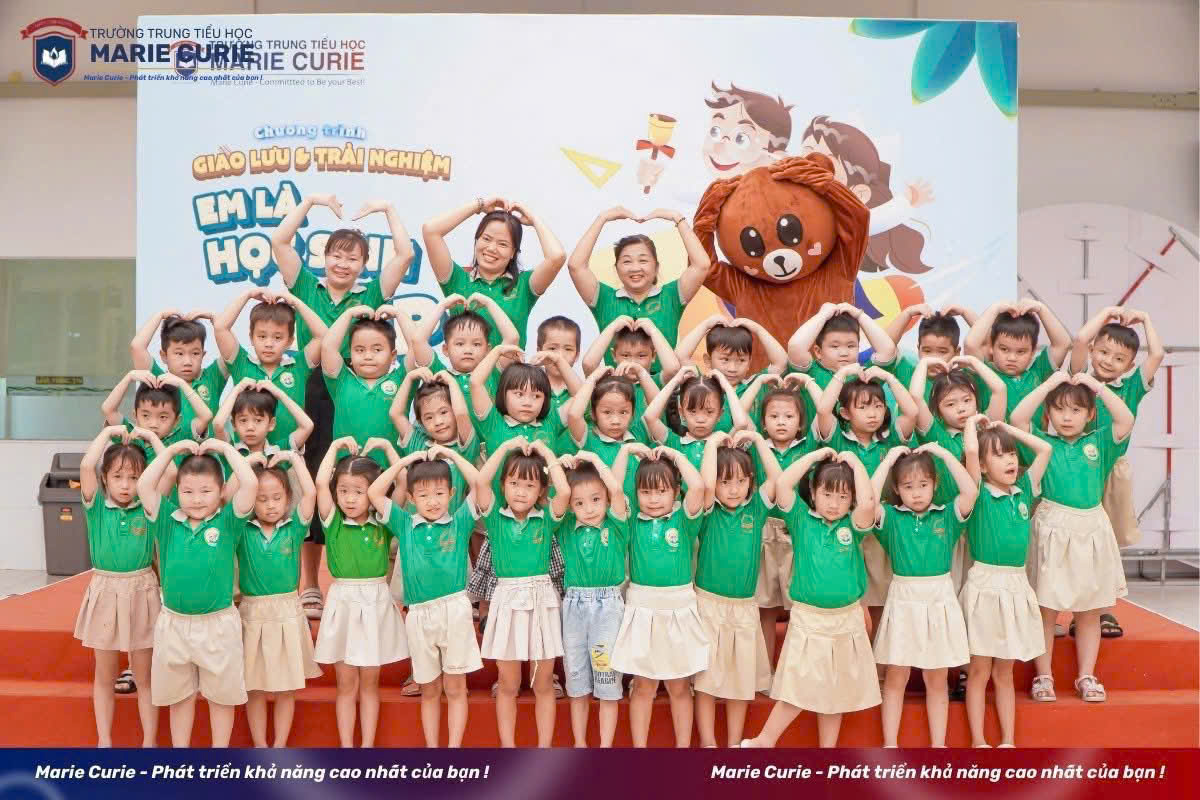 CÁC BÉ THAM QUAN TRƯỜNG TIỂU HỌC MARIE CURIE