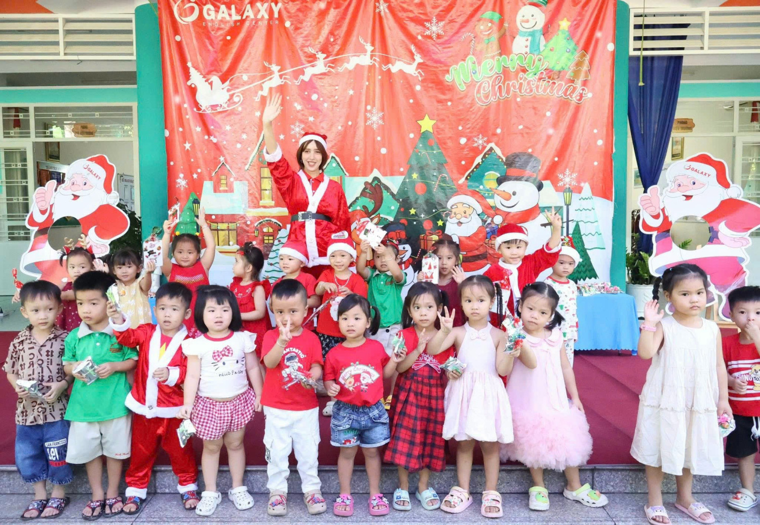 TRUNG TÂM ANH NGỮ GALAXY TỔ CHỨC GIÁNG SINH CHO CÁC BÉ TRƯỜNG MẦM NON TUỔI THƠ.